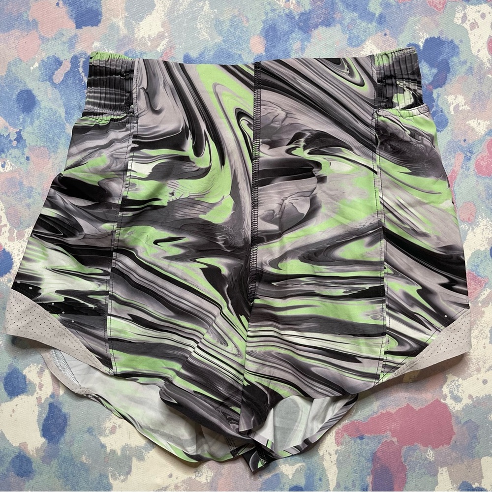 Lululemon Hotty Hot High-Rise Short 4" *Special Edition* Women’s Size 2 B20